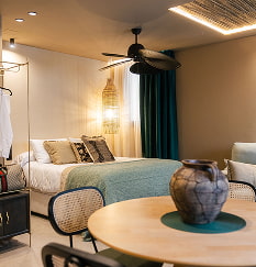 Dormitorio estilo Bali con armario exterior